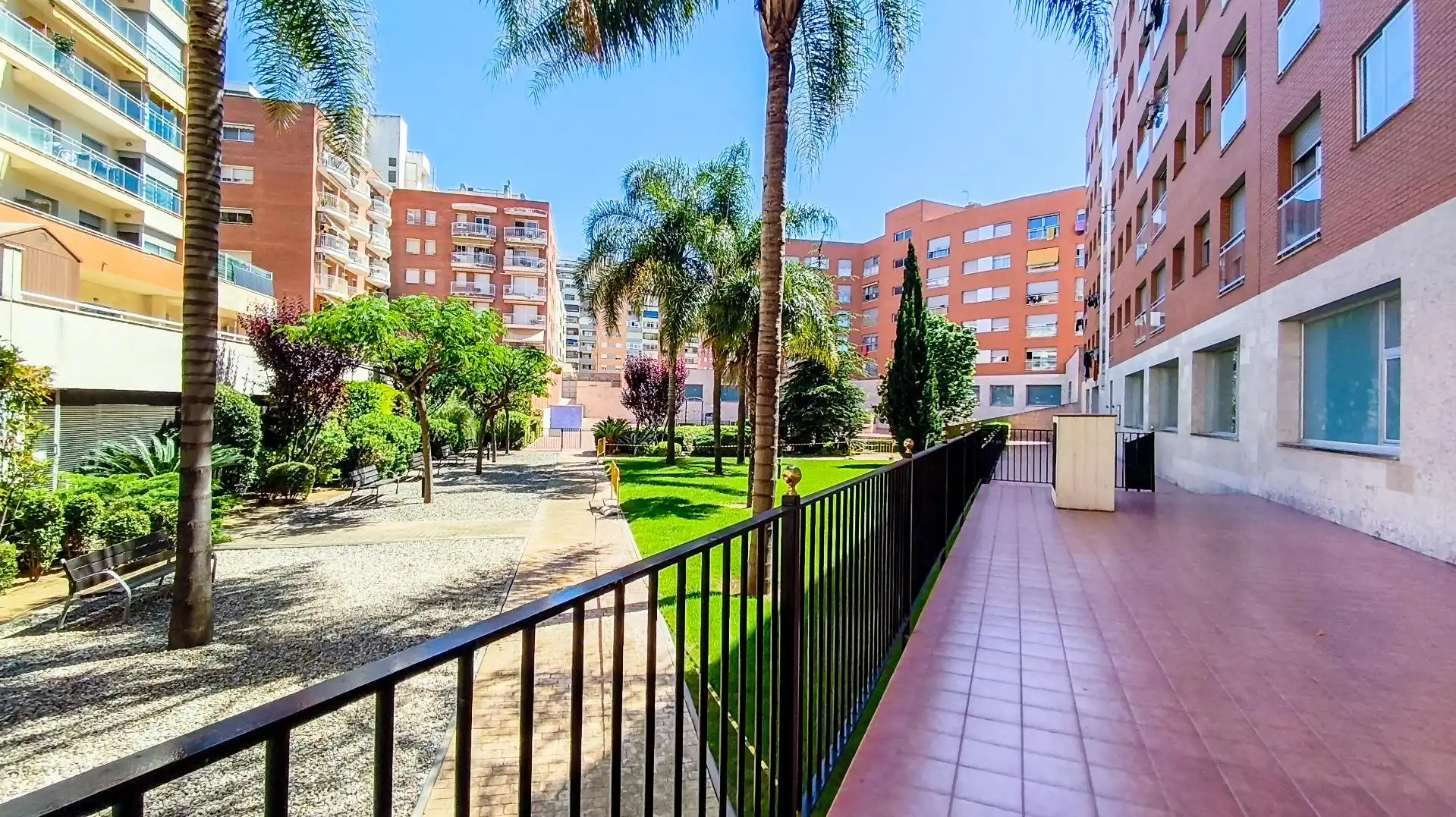 Vista exterior de Piso en venta en Reus con Jardín privado, Trastero y Piscina comunitaria