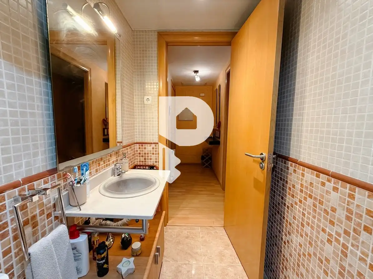 Baño de Piso en venta en Sant Vicenç Dels Horts con Aire acondicionado, Calefacción y Parquet