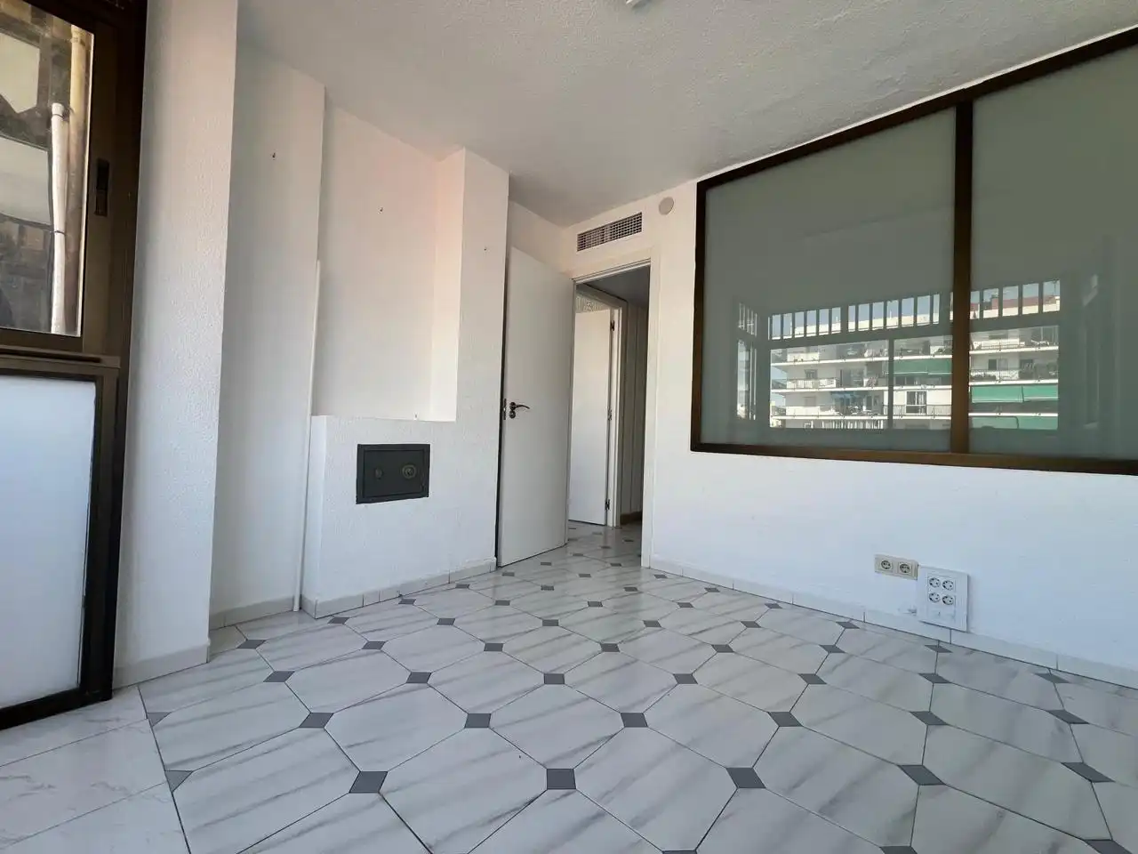 Living room of Office for rent in Fuengirola  with Air Conditioner