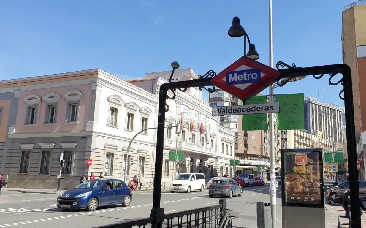 Piso en venta en Valdeacederas