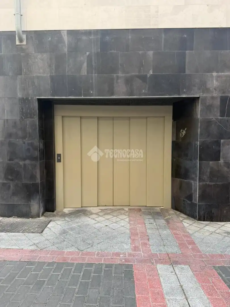Außenansicht von Garage zum Verkauf in Valladolid
