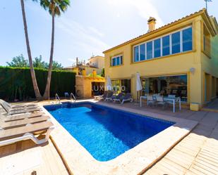 Vista exterior de Casa o xalet en venda en Calpe / Calp amb Aire condicionat, Terrassa i Piscina