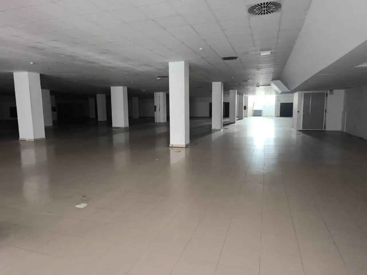 Gewerbefläche zur Miete in Avenida España