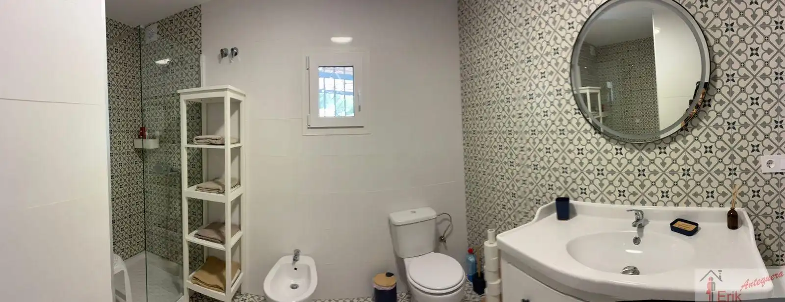 Baño de Piso para compartir en Antequera