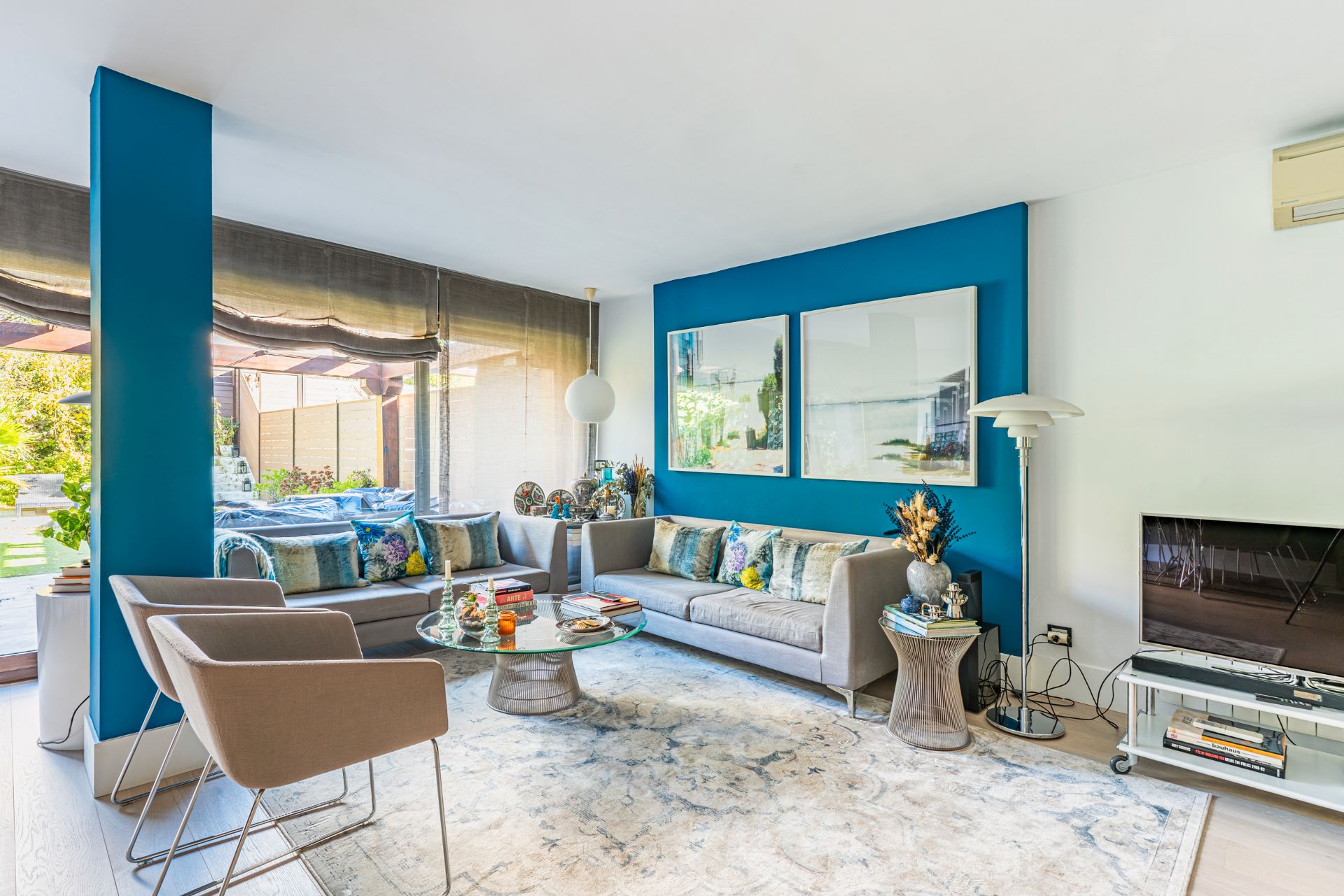 Sala d'estar de Casa adosada en venda en Las Rozas de Madrid amb Aire condicionat, Calefacció i Jardí privat