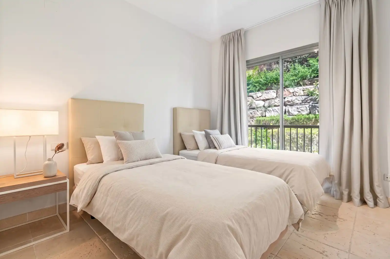 Bedroom of Flat for sale in La Zagaleta