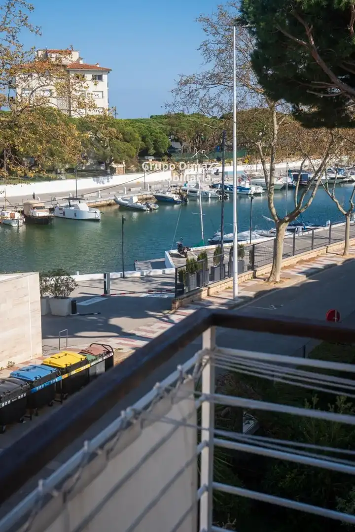 Exterior view of Duplexes for sale in Castell d'Aro, Platja d'Aro i s'Agaró  with Air Conditioner, Terrace and Swimming Pool