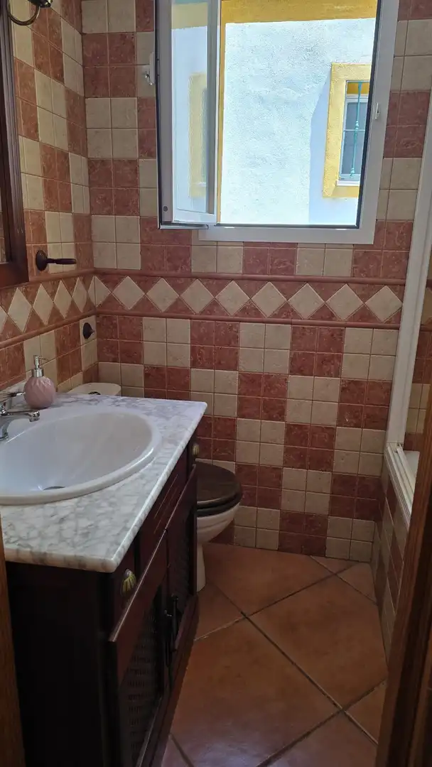 Bany de Casa adosada en venda en Marbella amb Jardí privat, Terrassa i Traster