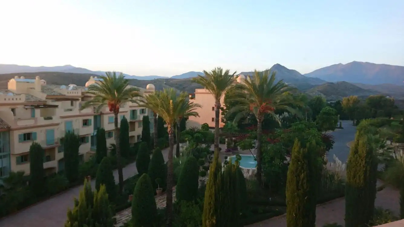 Vista exterior de Dúplex en venta en Benahavís con Aire acondicionado, Parquet y Terraza