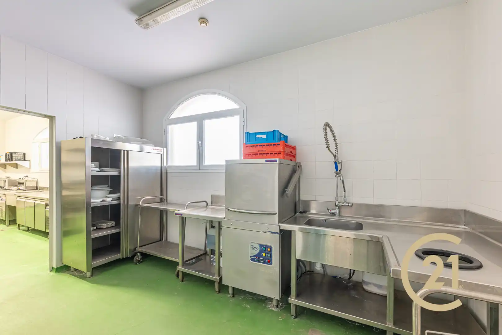 Kitchen of Buildings for sale in Estepona  with Community pool