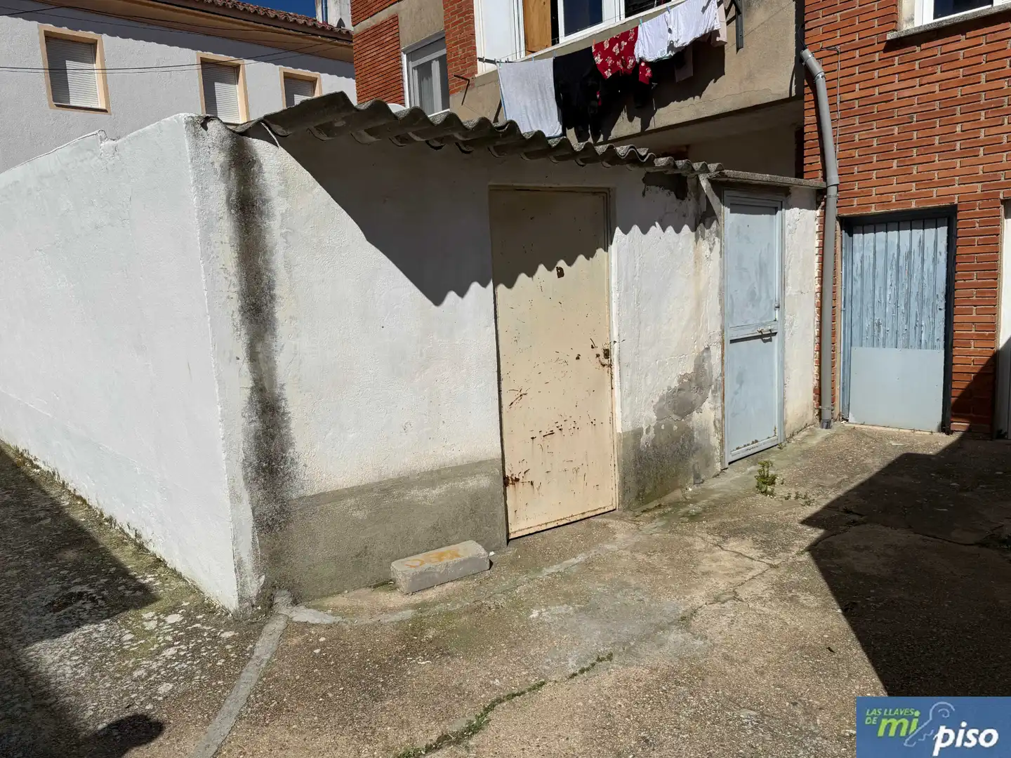 Vista exterior de Pis en venda en Valoria la Buena amb Calefacció, Terrassa i Traster