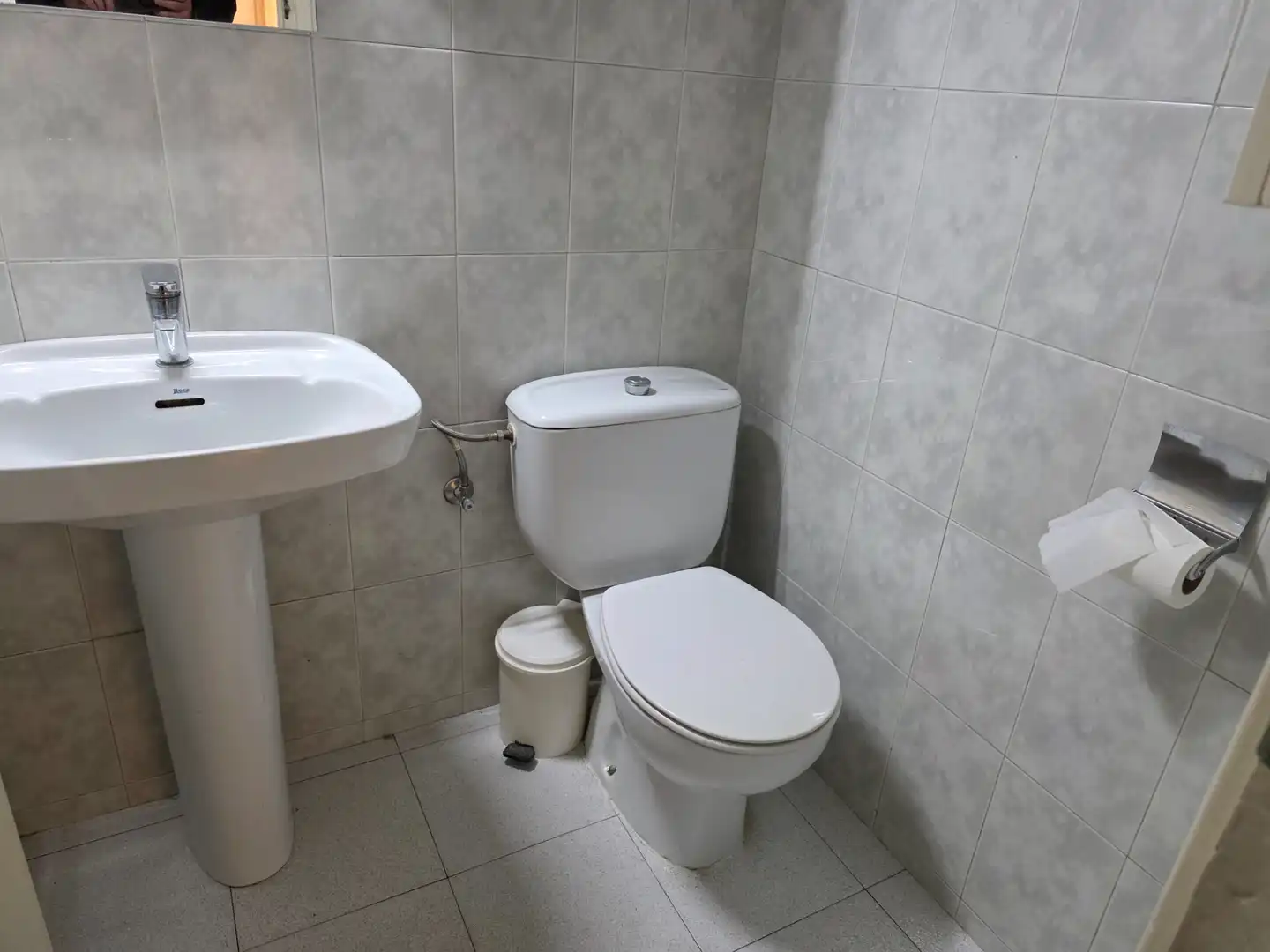Badezimmer von Geschaftsraum zur Miete in Barcelona mit Klimaanlage