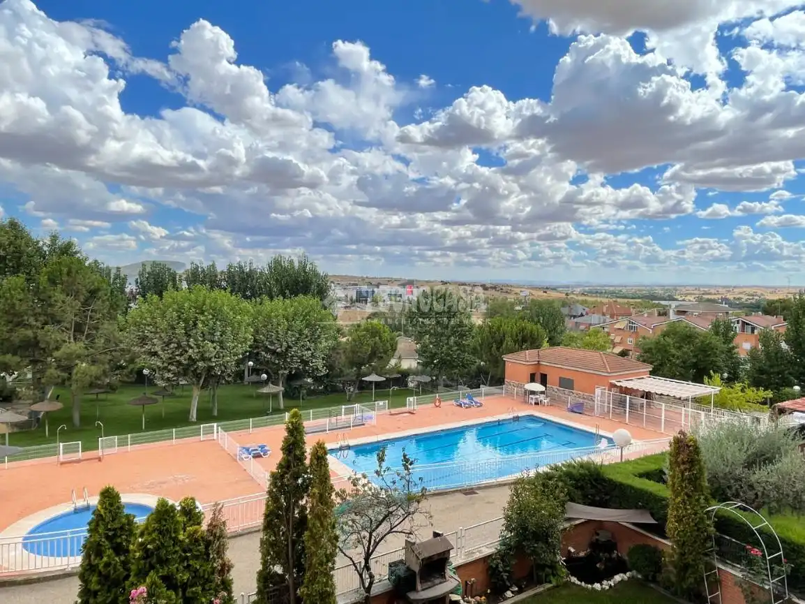Piscina de Pis de lloguer en Móstoles amb Calefacció i Terrassa