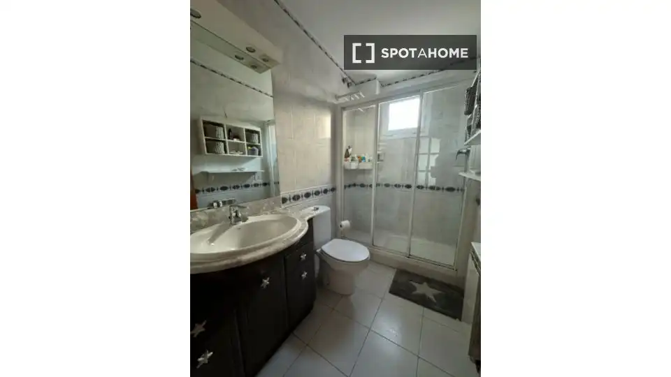 Bathroom of Flat for share in Sant Cugat del Vallès  with Air Conditioner, Terrace and Furnished
