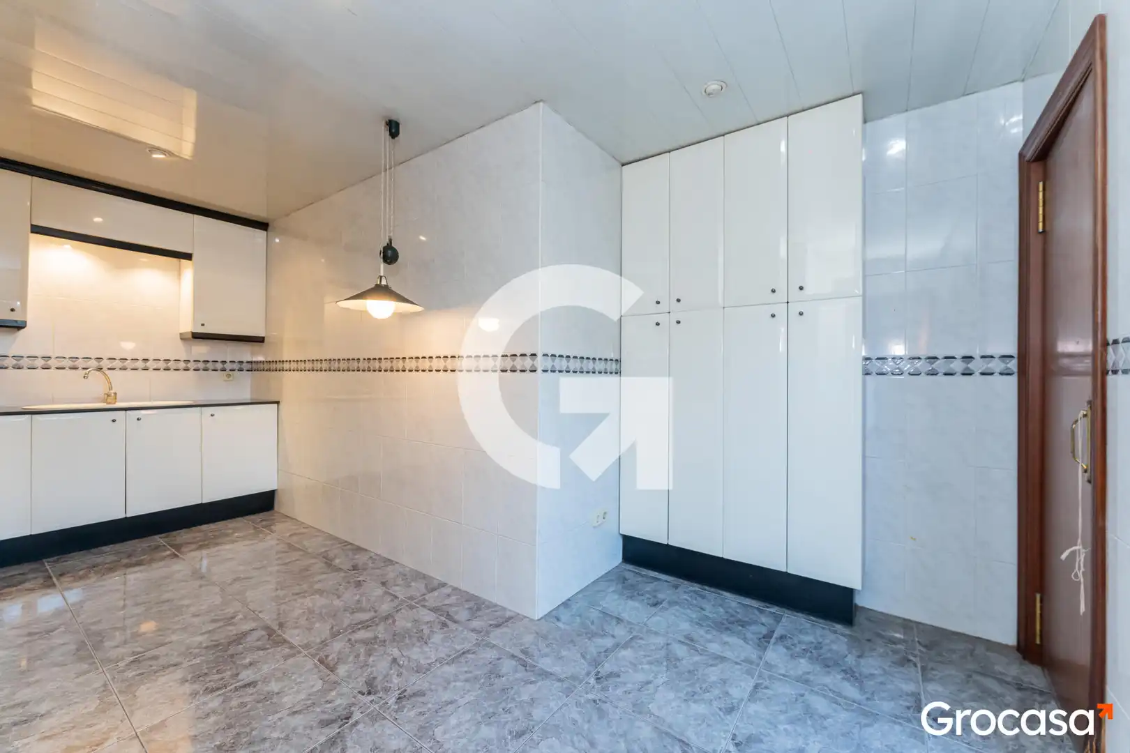 Kitchen of Houses for sale in Cornellà de Llobregat  with Air Conditioner, Heating and Terrace