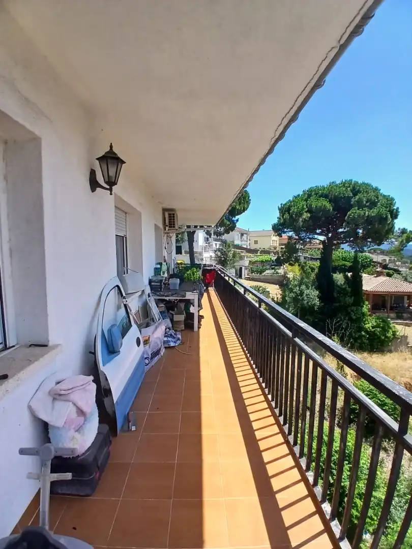 Vista exterior de Casa o xalet en venda en Barcelona amb Aire condicionat, Calefacció i Jardí privat