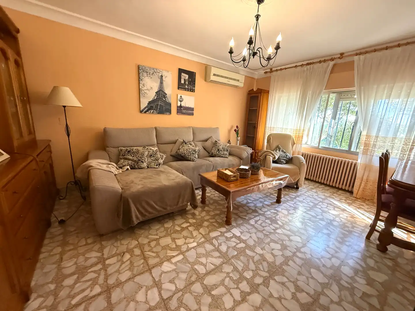 Living room of Houses for sale in Arganda del Rey  with Air Conditioner, Heating and Private garden