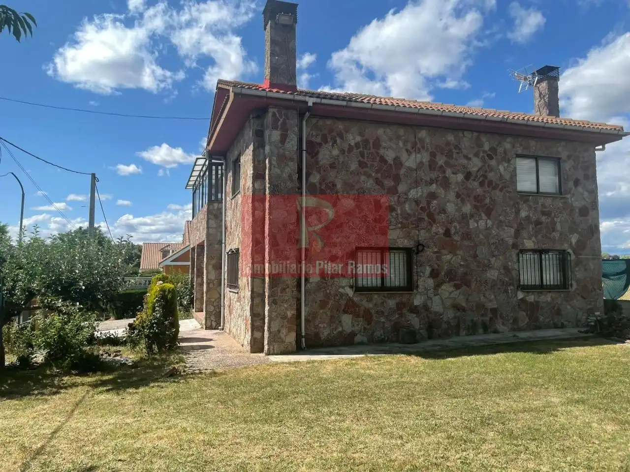 Vista exterior de Casa o xalet en venda en Valdepolo amb Jardí privat i Parquet