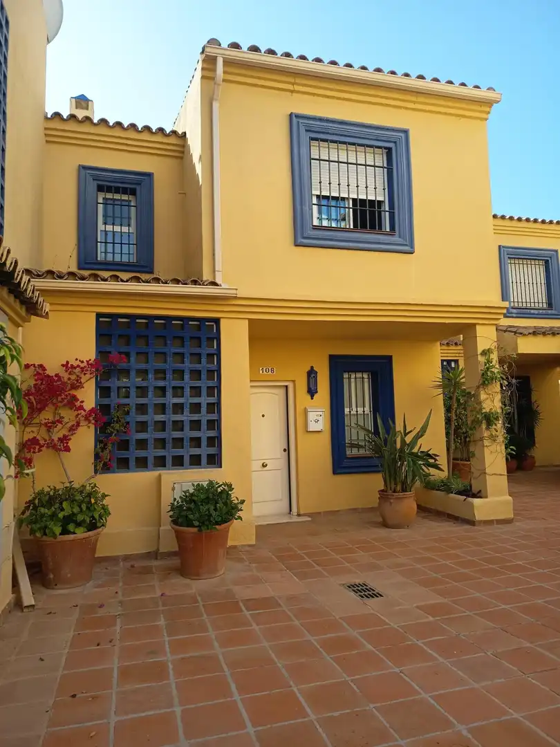 Reihenhaus mit Pool zum Verkauf in Calle Ana de Austria