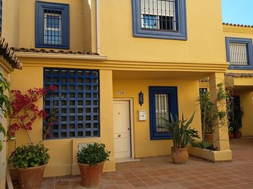 Maison mitoyenne avec piscine à vendre à Calle Ana de Austria