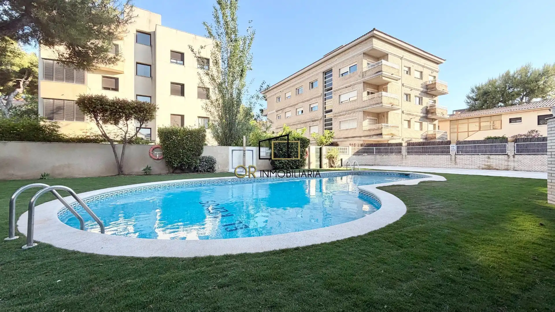 Swimming pool of Flat for sale in Vilanova i la Geltrú  with Heating, Parquet flooring and Terrace
