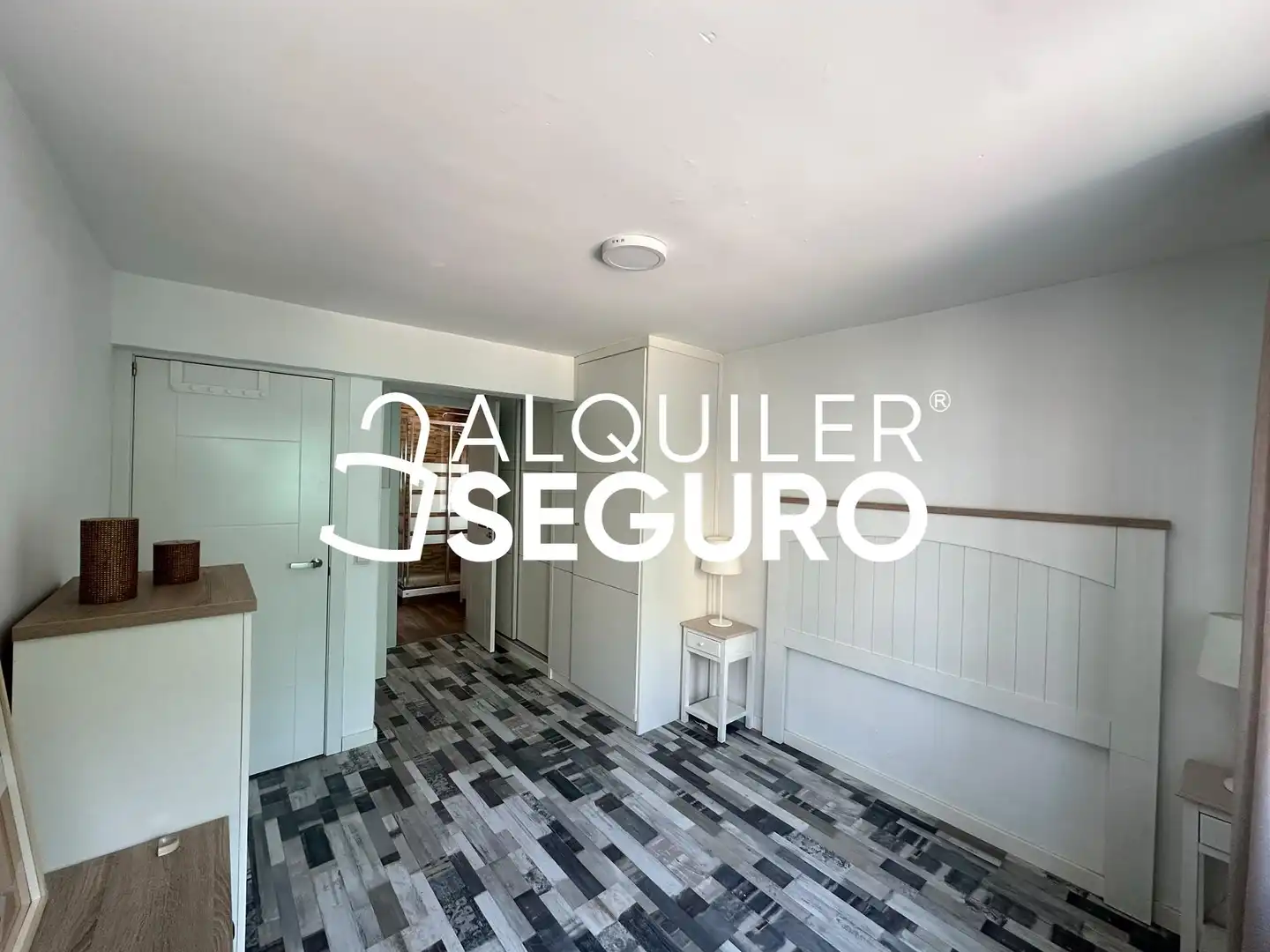 Flat for rent in Madrid  with Air Conditioner, Heating and Furnished