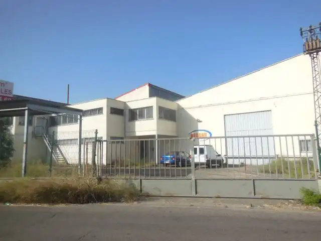 Vista exterior de Nave industrial en venta en Alcalá de Henares