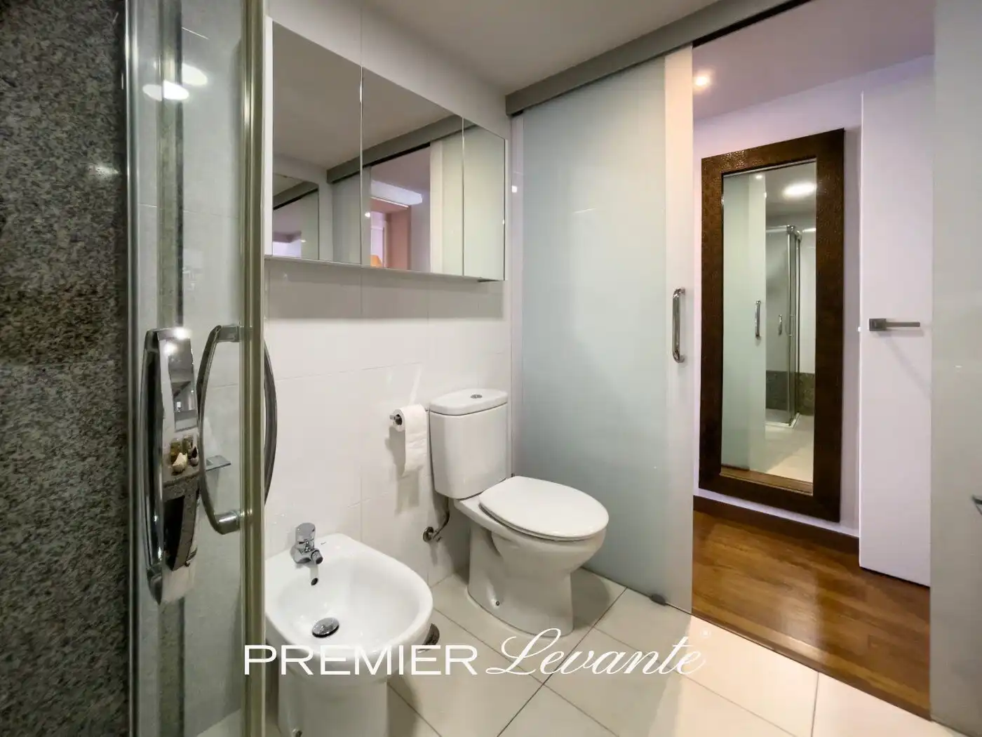Baño de Piso en venta en Alicante / Alacant con Aire acondicionado, Calefacción y Jardín privado