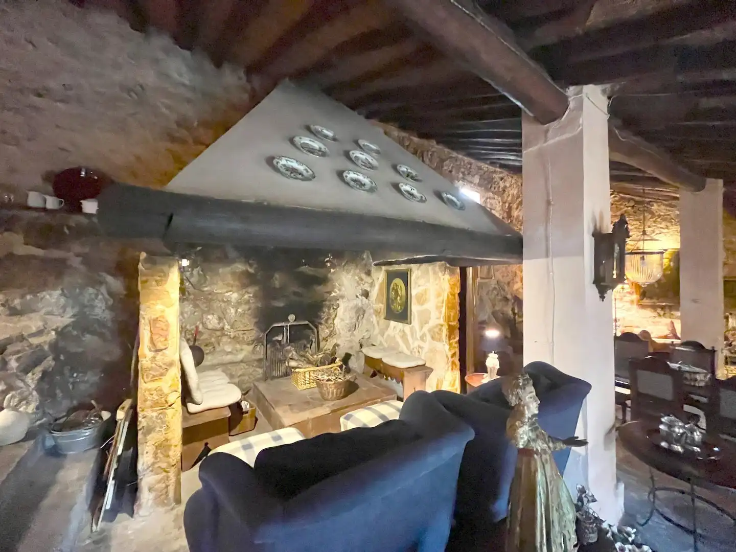 Sala d'estar de Finca rústica en venda en Bea amb Calefacció, Terrassa i Moblat