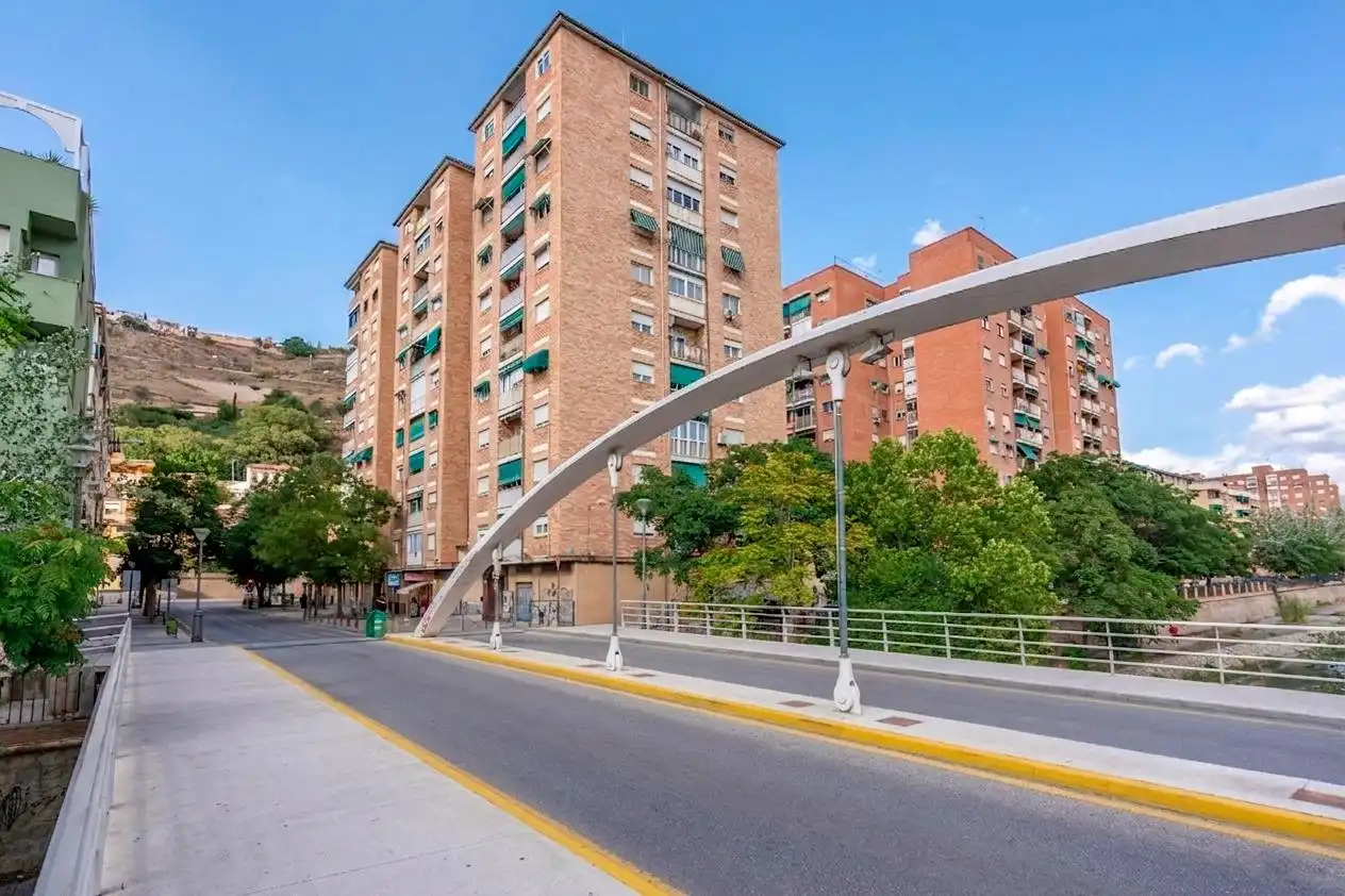 Vista exterior de Apartamento de alquiler en  Granada Capital con Aire acondicionado, Calefacción y Amueblado