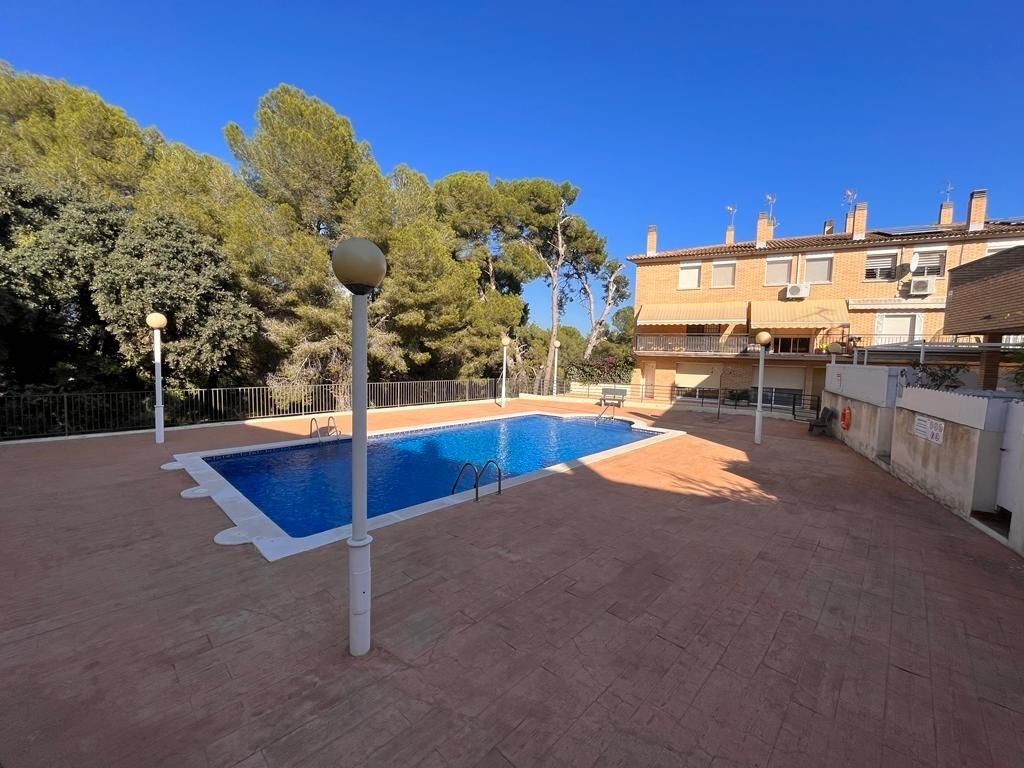 Casa adosada en venda a Els Munts