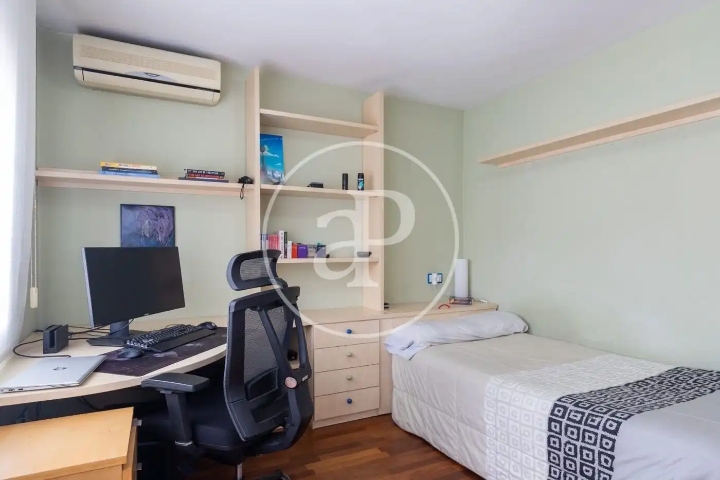 Dormitori de Casa adosada en venda en Sabadell amb Aire condicionat, Calefacció i Jardí privat