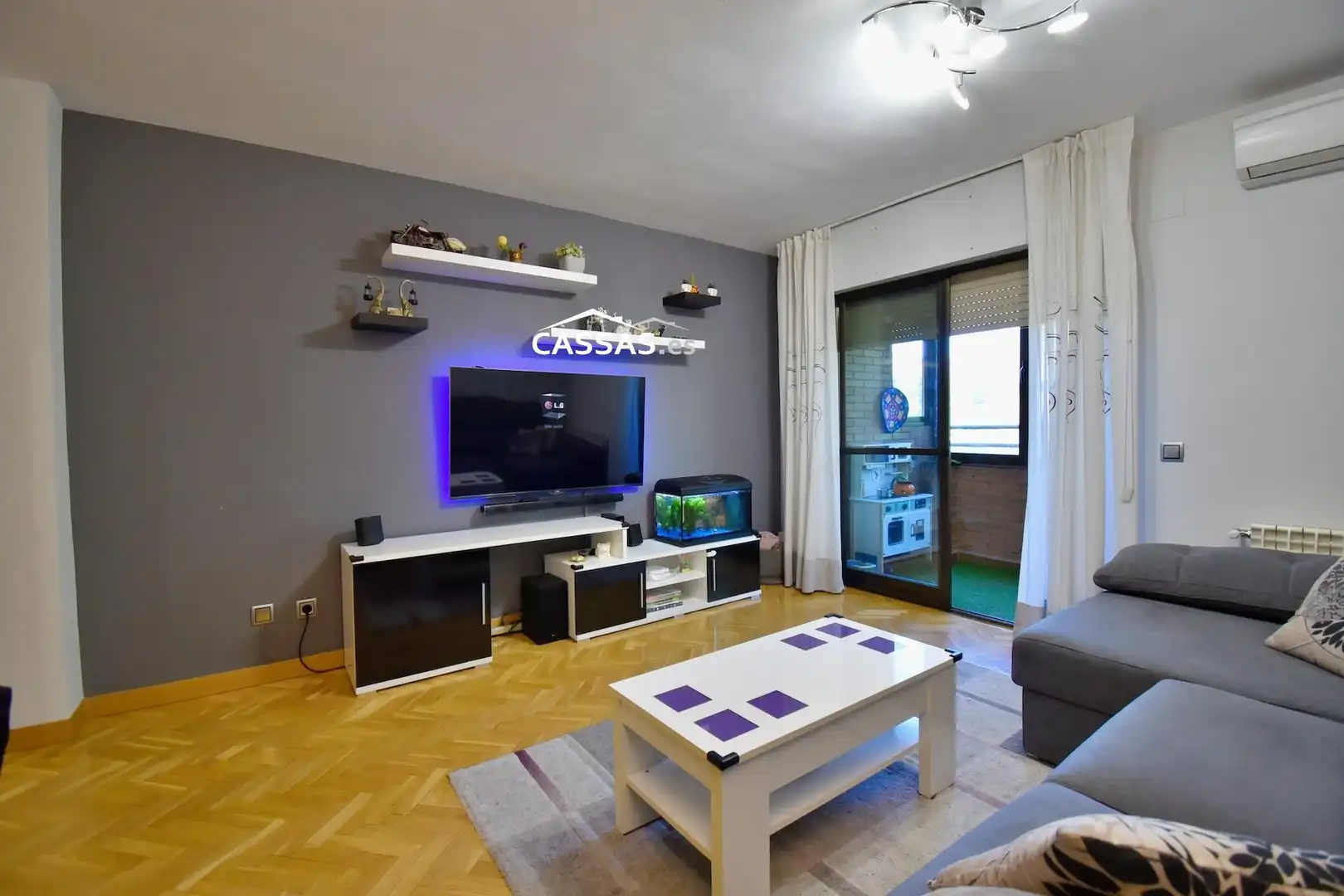 Living room of Flat for sale in Torrejón de Ardoz  with Air Conditioner, Heating and Parquet flooring