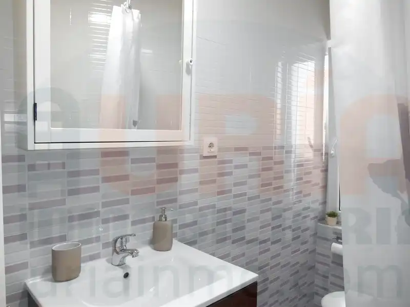 Badezimmer von Wohnung zur Miete in Oviedo  mit Heizung, Terrasse und Möbliert