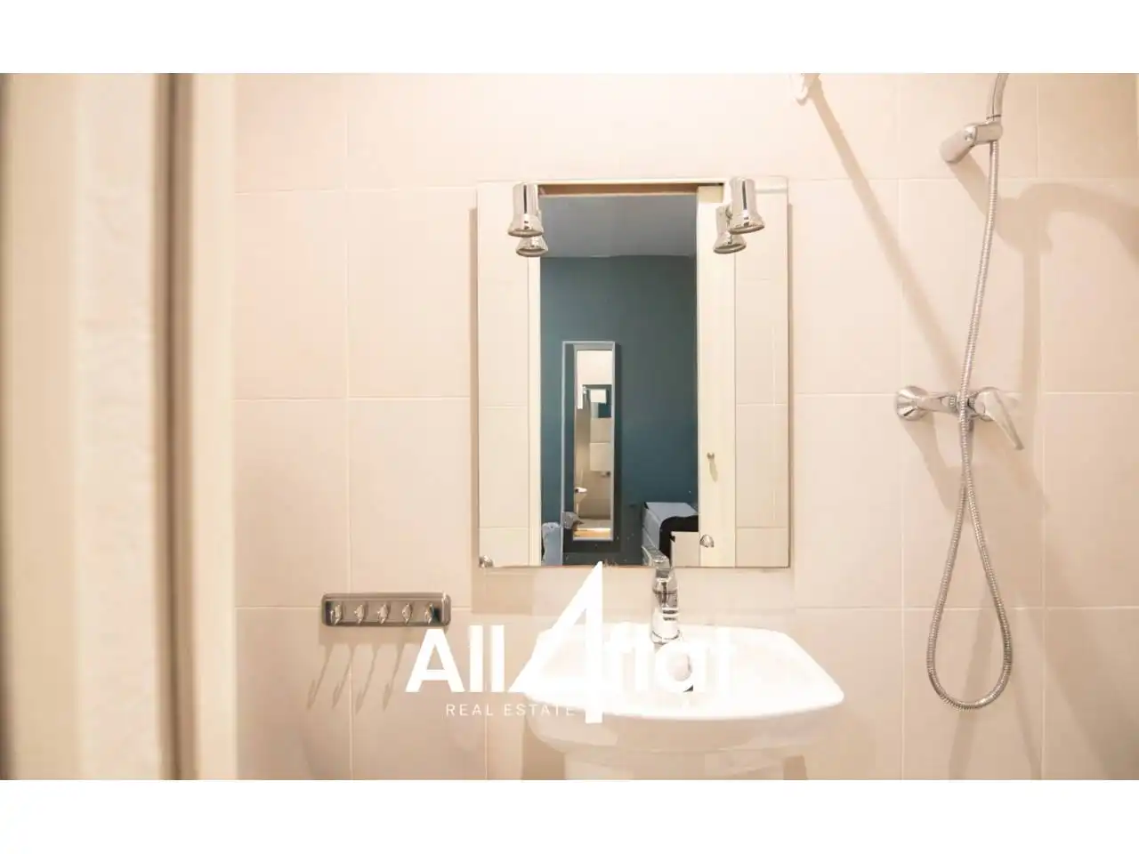Bathroom of Apartments for sale in Barcelona  with Heating, Furnished and Balcony