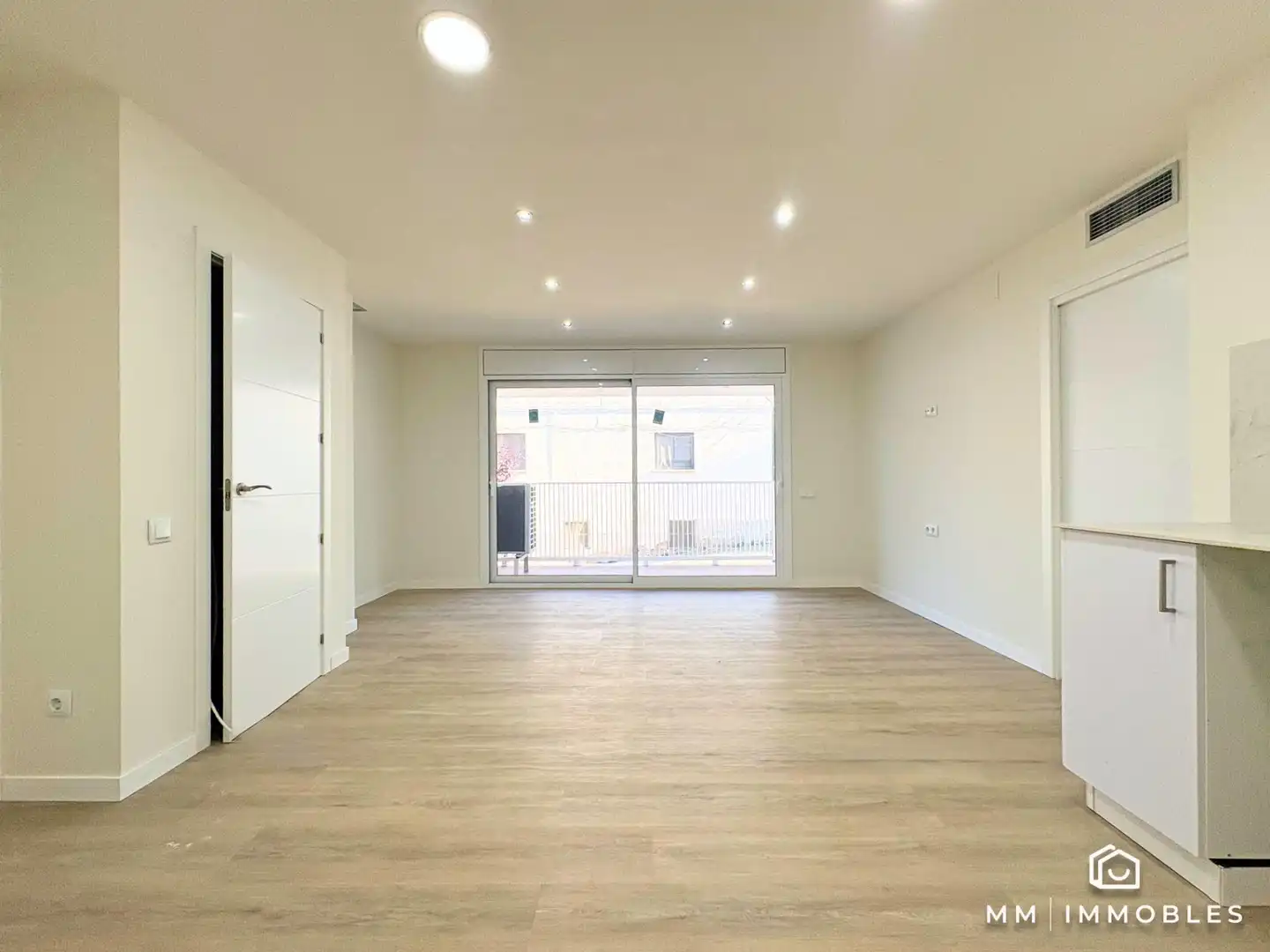 Wohnzimmer von Erdgeschoss zum Verkauf in Canovelles mit Heizung, Parkett und Balkon
