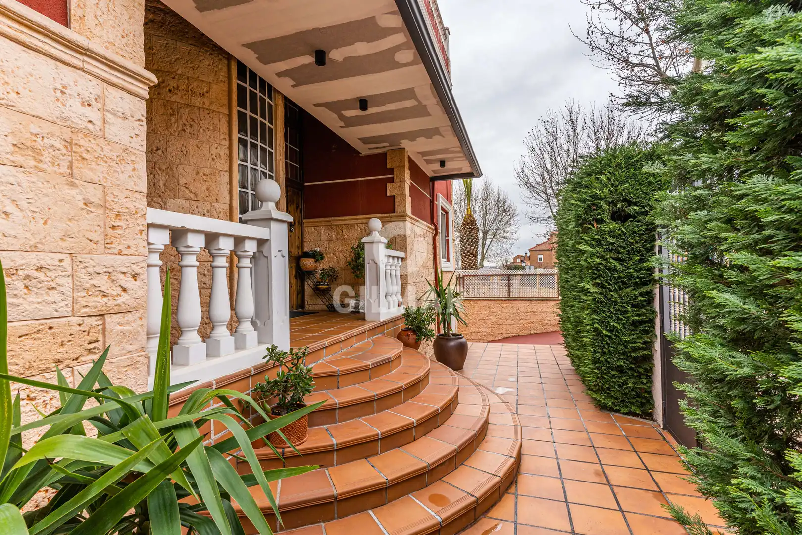Vista exterior de Casa o xalet en venda en Arroyomolinos (Madrid) amb Calefacció, Jardí privat i Piscina