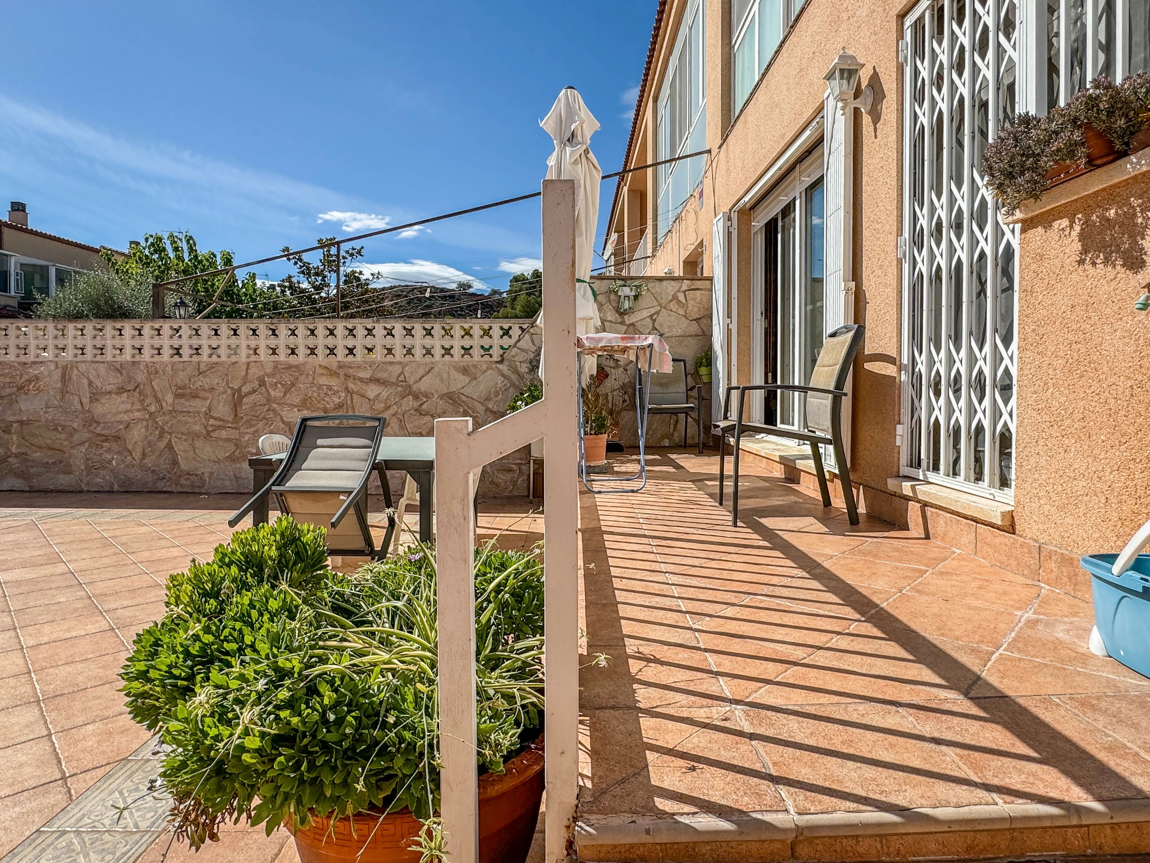 Casa adosada en venda a Carrer la Plana, Pira