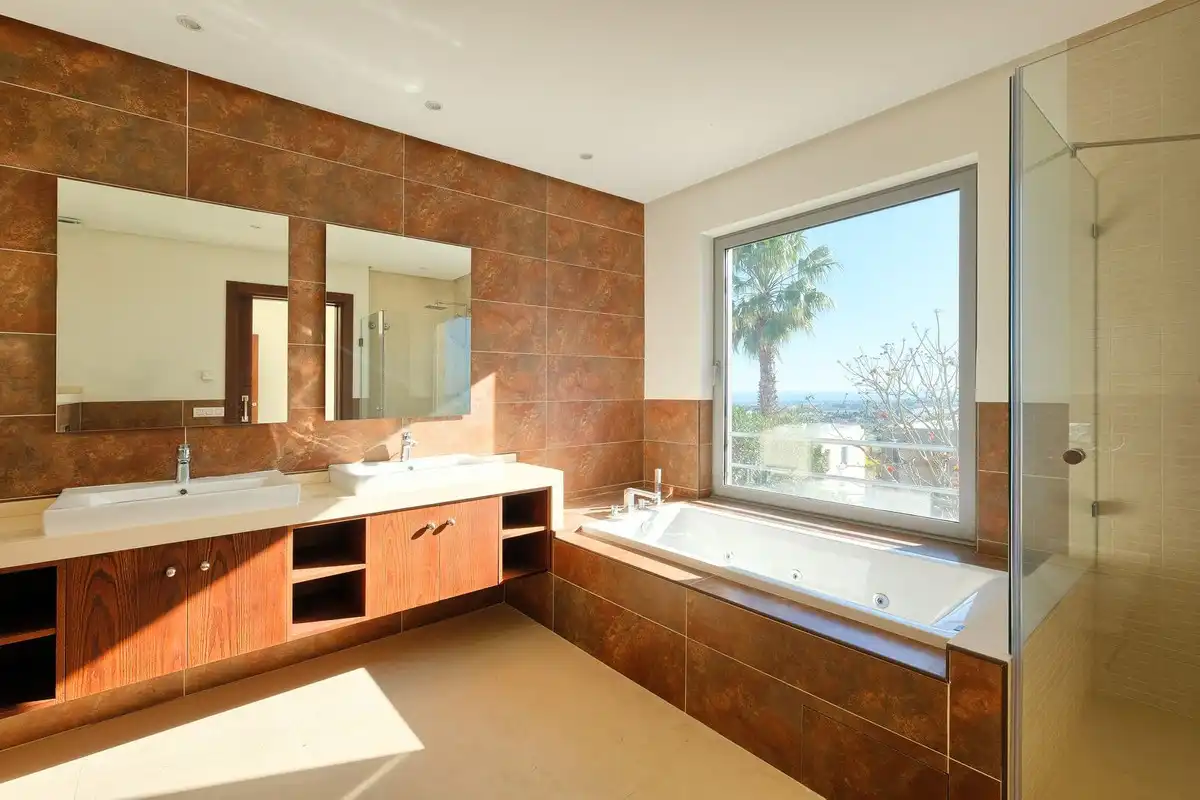 Baño de Casa o chalet en venta en Benahavís con Jardín privado