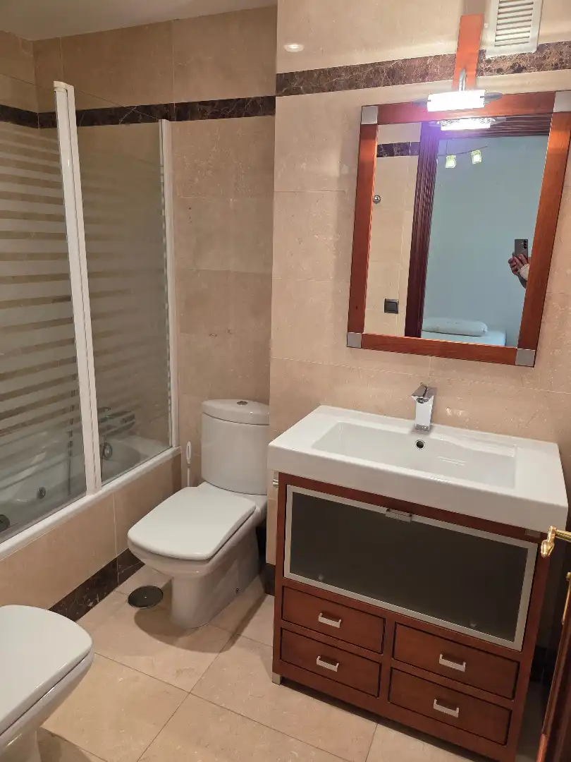 Baño de Piso de alquiler en Rincón de la Victoria con Aire acondicionado, Terraza y Trastero
