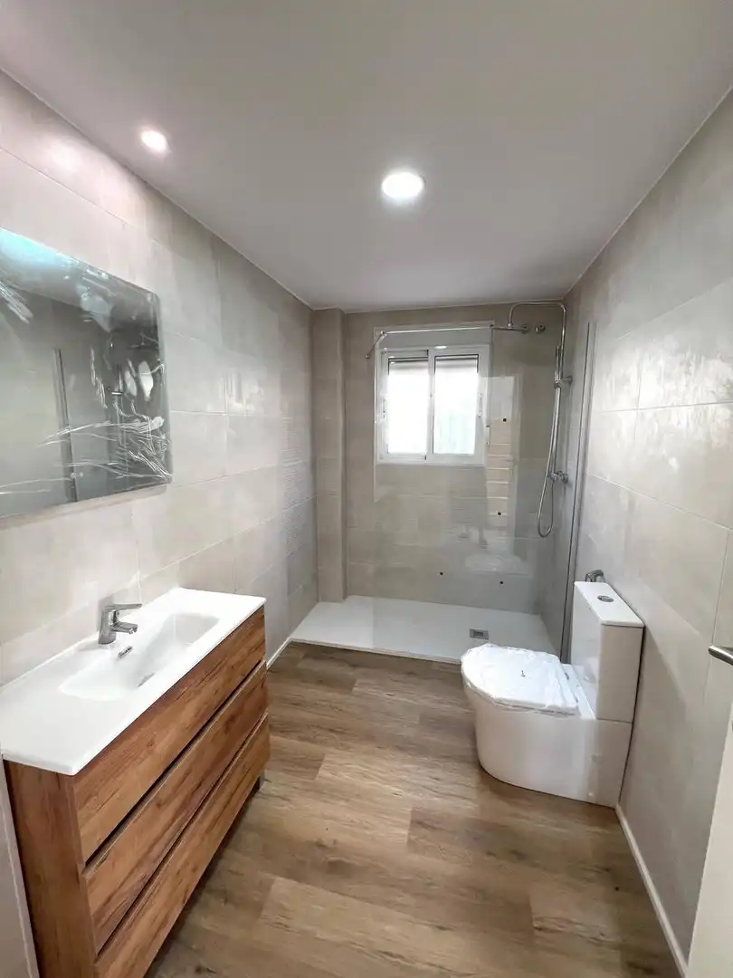 Baño de Casa o chalet en venta en El Campello con Aire acondicionado, Calefacción y Jardín privado