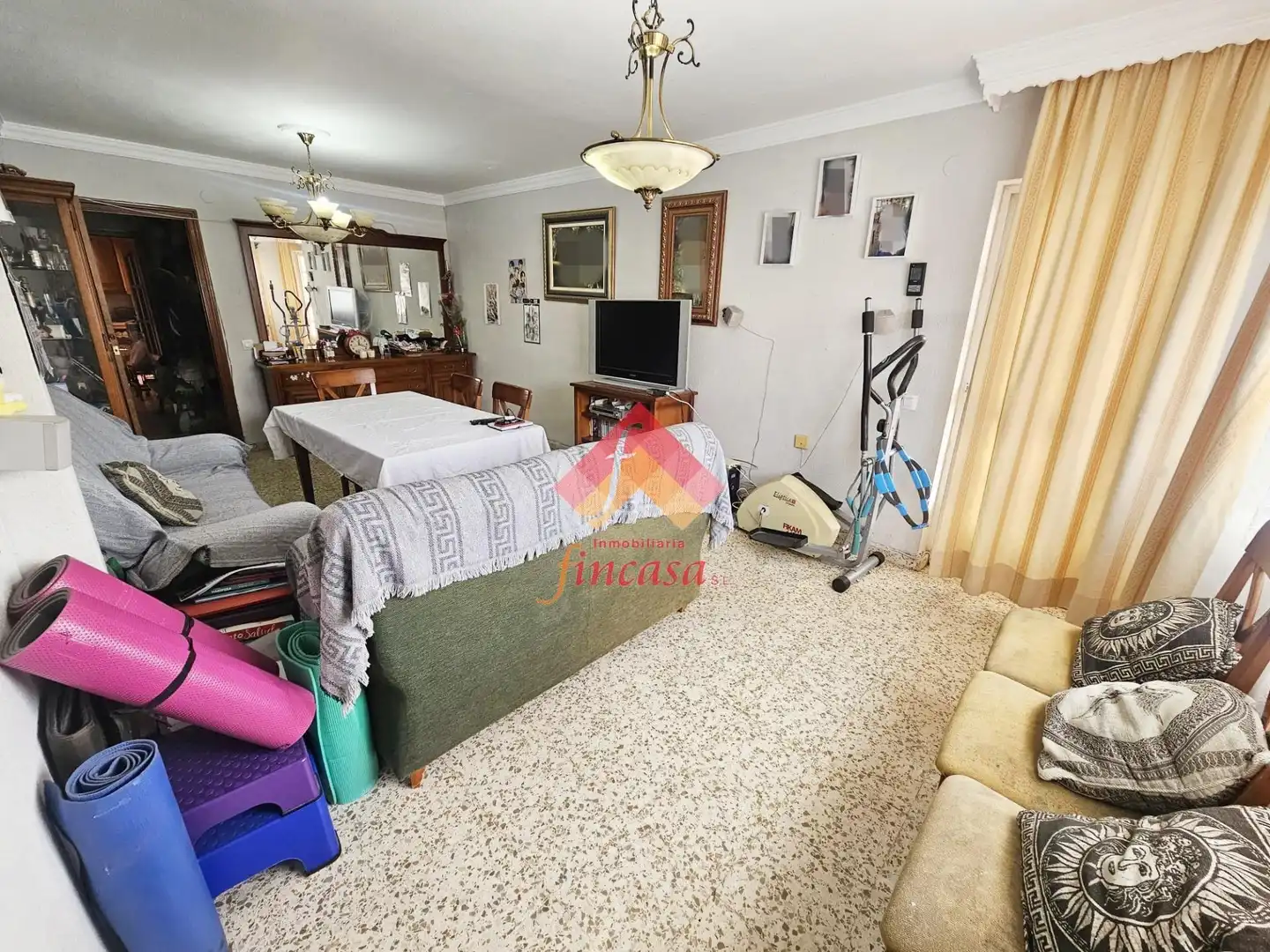 Sala d'estar de Pis en venda en Ronda amb Calefacció, Terrassa i Moblat