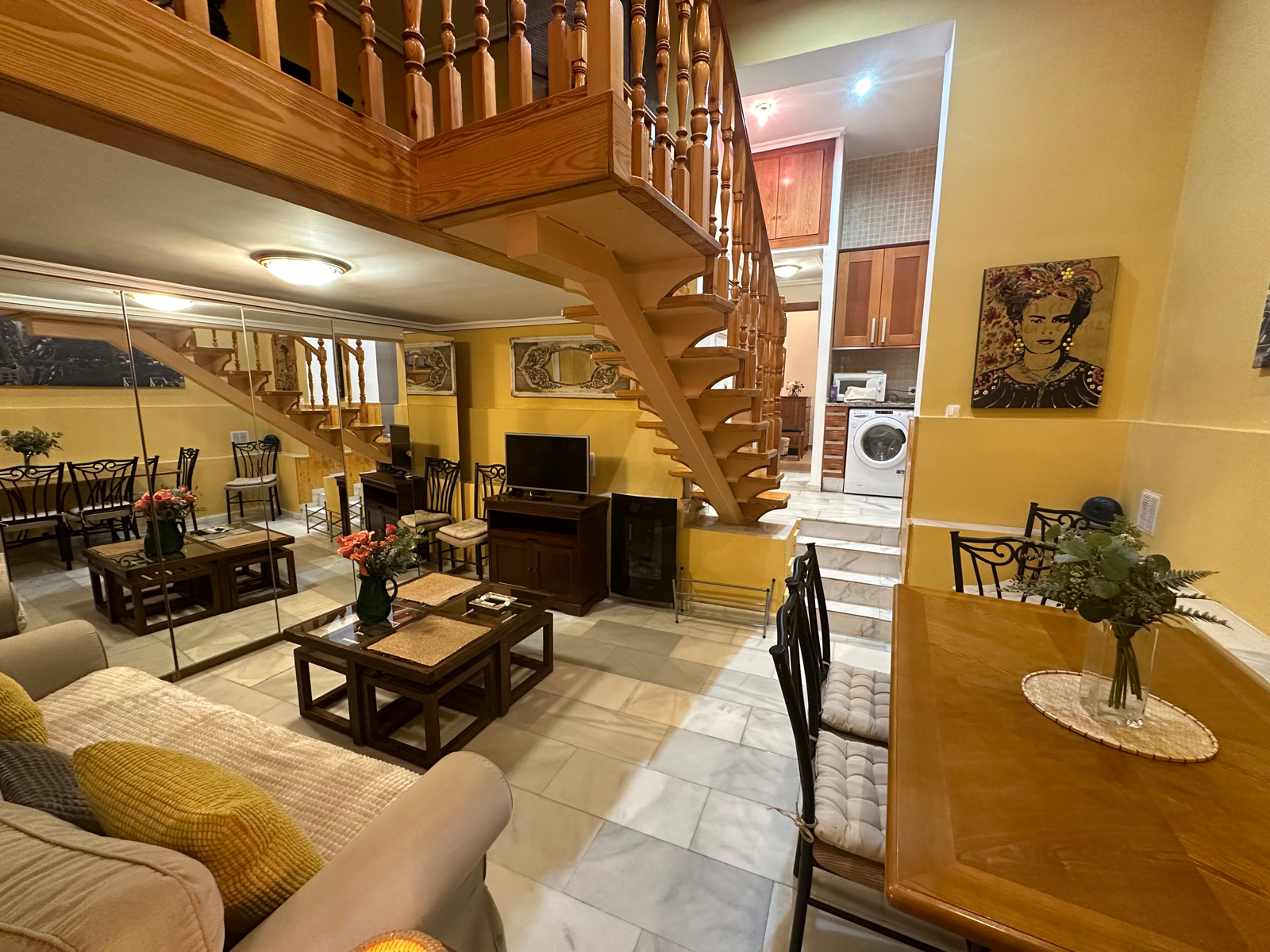 Sala de estar de Dúplex en venta en  Madrid Capital con Calefacción, Terraza y Amueblado