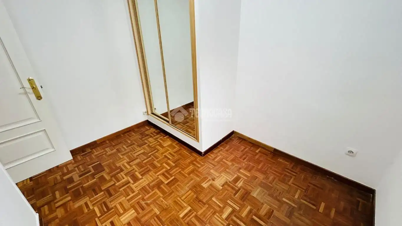 Bedroom of Flat for sale in Madrid  with Air Conditioner, Heating and Terrace