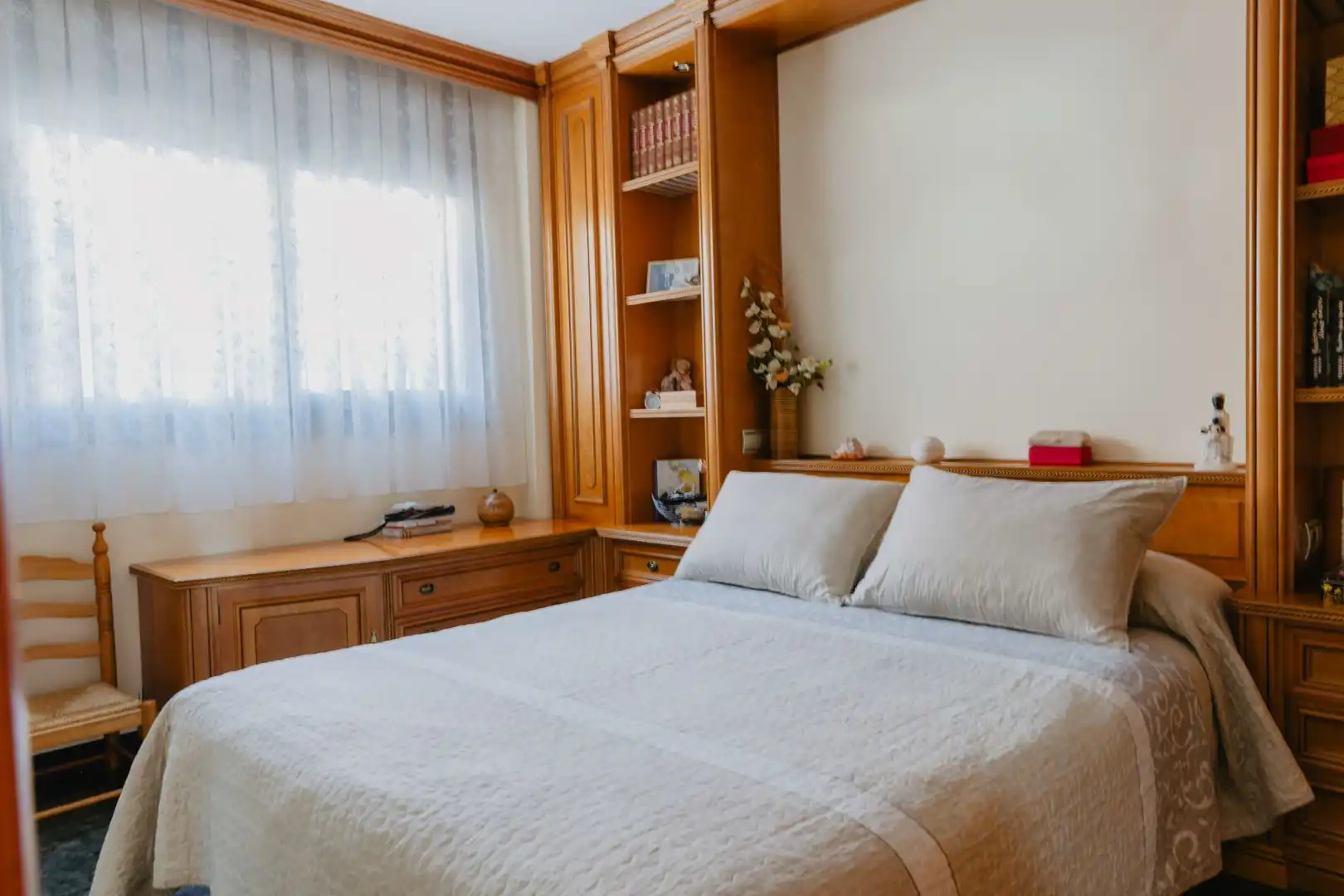 Bedroom of Houses for sale in Santa Coloma de Gramenet  with Air Conditioner, Heating and Private garden