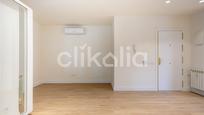 Bedroom of Flat for sale in  Madrid Capital  with Air Conditioner, Heating and Terrace