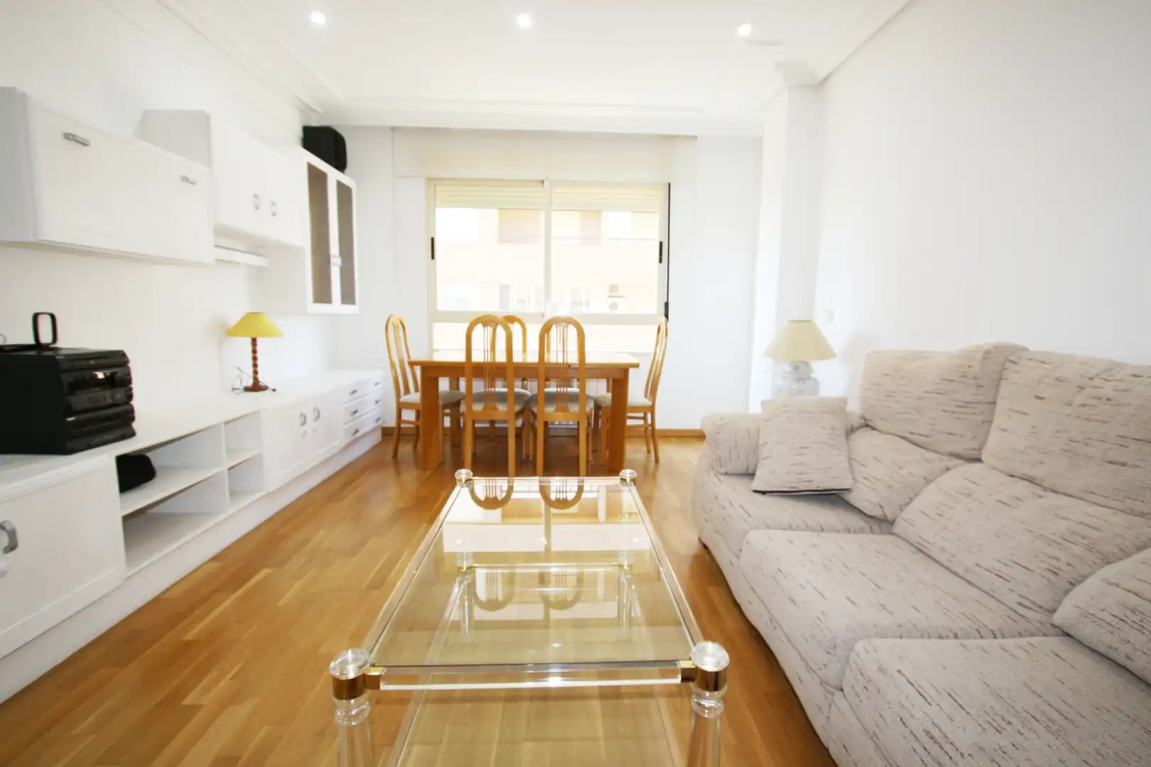 Sala de estar de Piso en venta en Albacete con Calefacción, Parquet y Amueblado