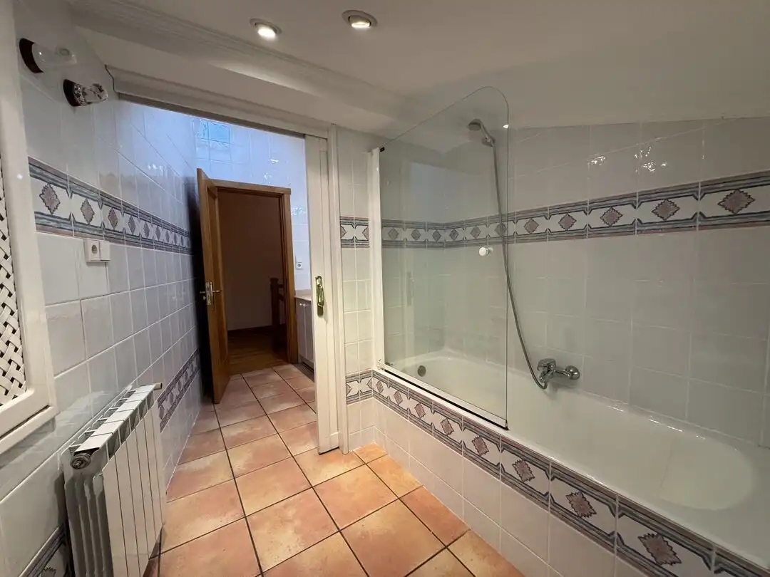 Baño de Piso en venta en Antzuola con Calefacción, Jardín privado y Terraza