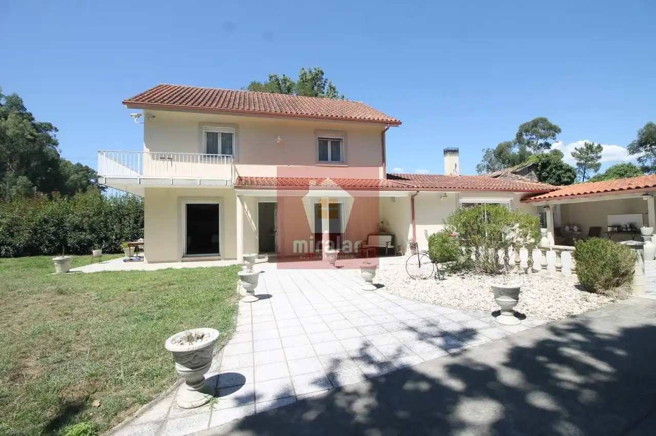 Vista exterior de Casa o chalet en venta en Salvaterra de Miño con Jardín privado, Terraza y Amueblado
