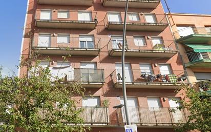 Vista exterior de Edifici en venda en Terrassa